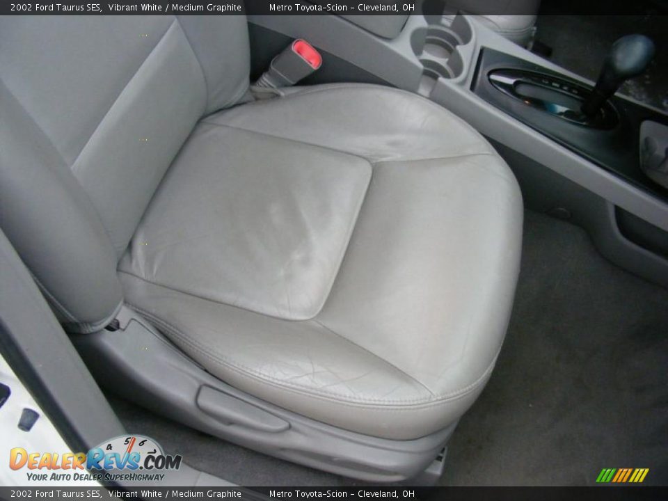 2002 Ford Taurus SES Vibrant White / Medium Graphite Photo #14