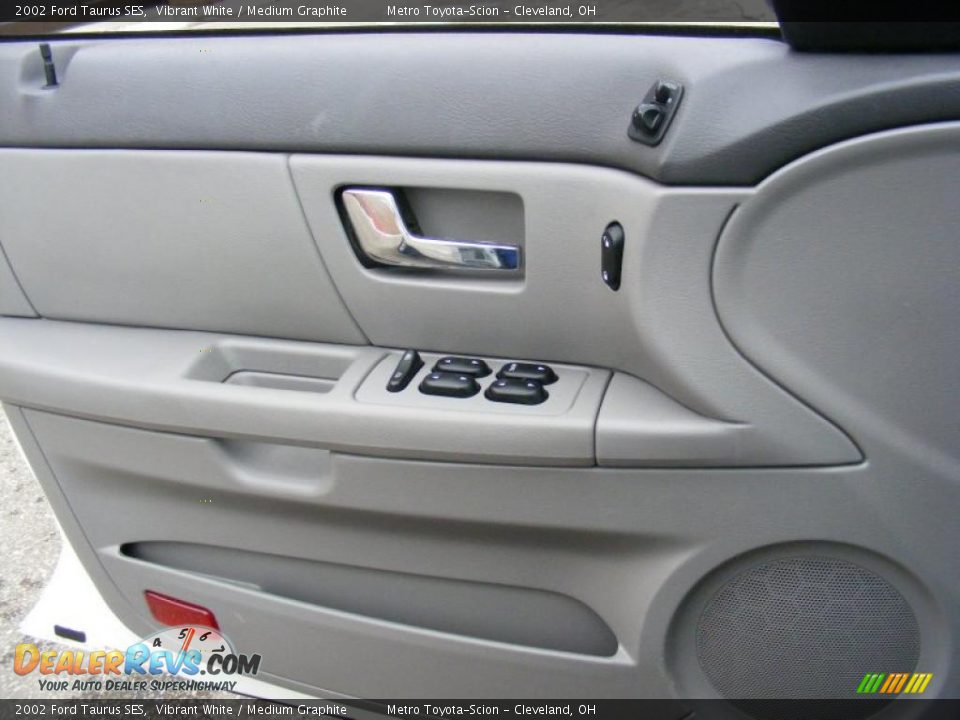 2002 Ford Taurus SES Vibrant White / Medium Graphite Photo #24
