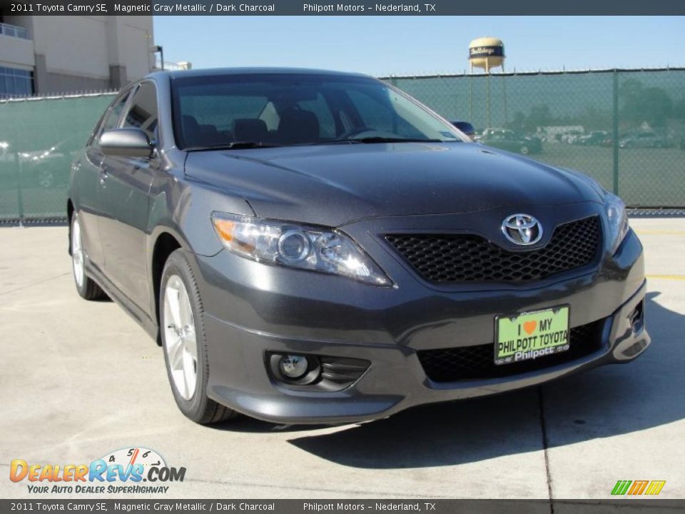 2011 Toyota Camry SE Magnetic Gray Metallic / Dark Charcoal Photo #1