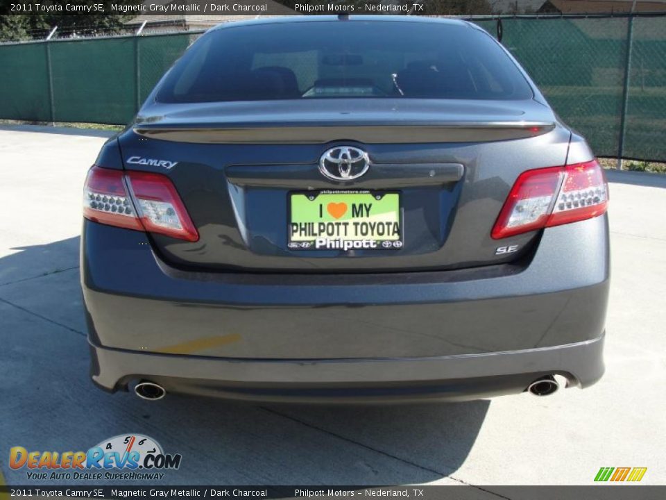 2011 Toyota Camry SE Magnetic Gray Metallic / Dark Charcoal Photo #4
