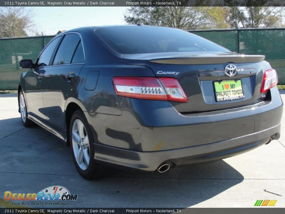 2011 Toyota Camry SE Magnetic Gray Metallic / Dark Charcoal Photo #5