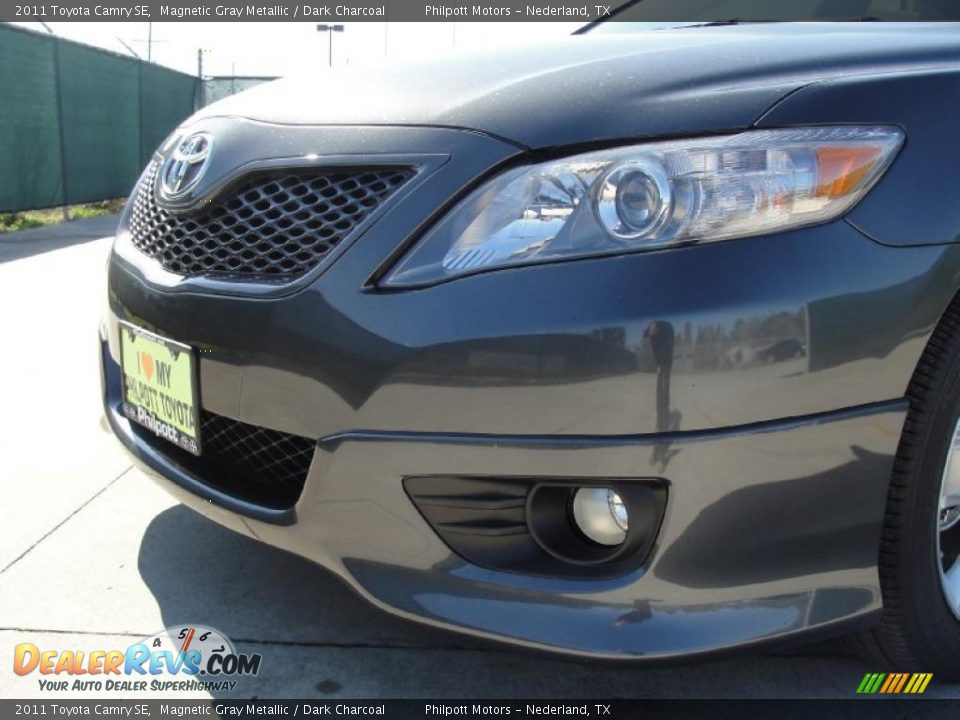 2011 Toyota Camry SE Magnetic Gray Metallic / Dark Charcoal Photo #9