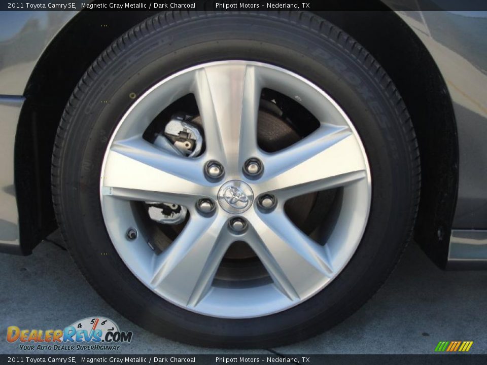 2011 Toyota Camry SE Magnetic Gray Metallic / Dark Charcoal Photo #10