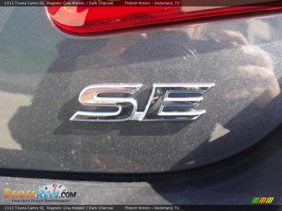 2011 Toyota Camry SE Magnetic Gray Metallic / Dark Charcoal Photo #15