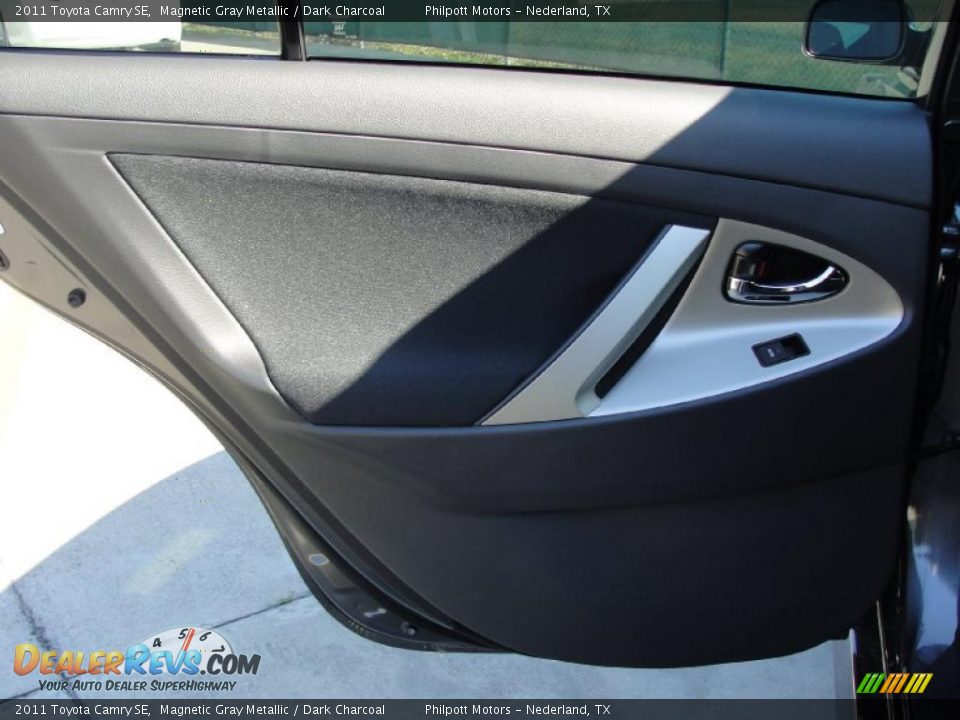2011 Toyota Camry SE Magnetic Gray Metallic / Dark Charcoal Photo #17