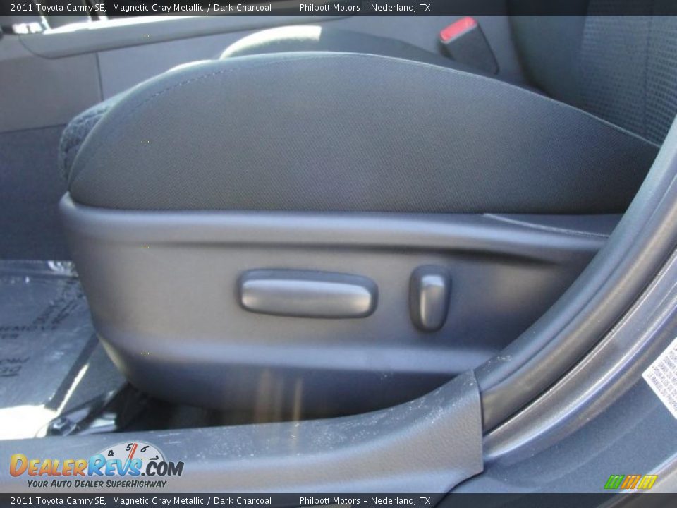2011 Toyota Camry SE Magnetic Gray Metallic / Dark Charcoal Photo #22
