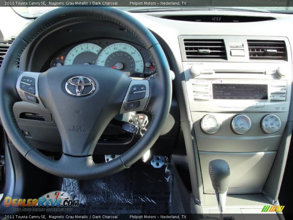 2011 Toyota Camry SE Magnetic Gray Metallic / Dark Charcoal Photo #24