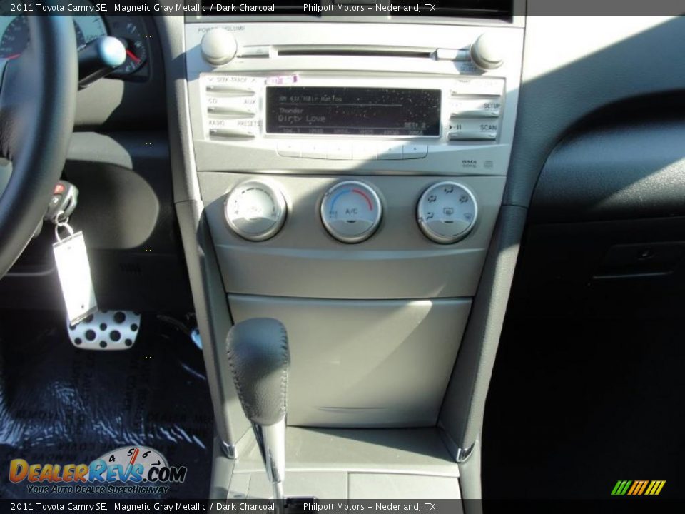 2011 Toyota Camry SE Magnetic Gray Metallic / Dark Charcoal Photo #25