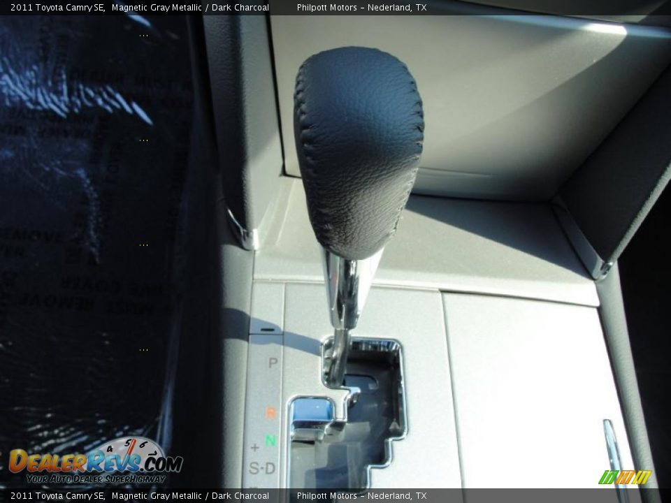 2011 Toyota Camry SE Magnetic Gray Metallic / Dark Charcoal Photo #28