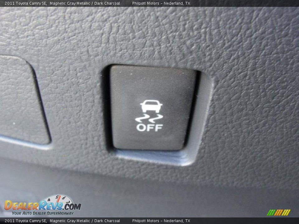 2011 Toyota Camry SE Magnetic Gray Metallic / Dark Charcoal Photo #32