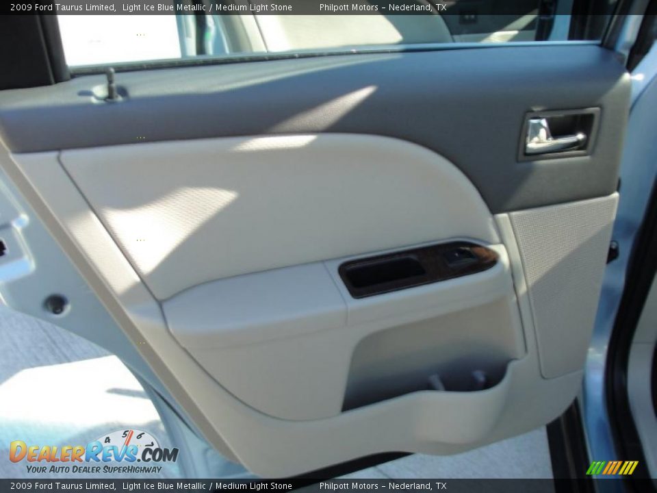 2009 Ford Taurus Limited Light Ice Blue Metallic / Medium Light Stone Photo #31