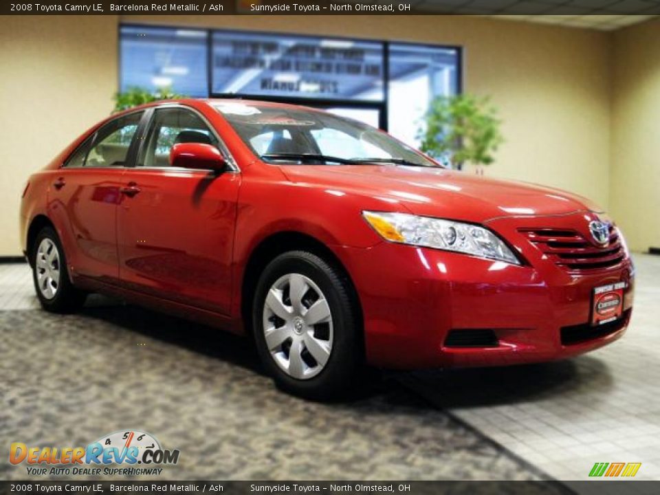 Front 3/4 View of 2008 Toyota Camry LE Photo #3