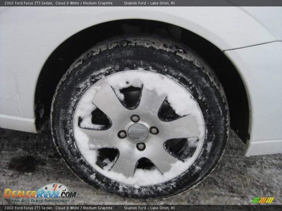 2002 Ford Focus ZTS Sedan Cloud 9 White / Medium Graphite Photo #12