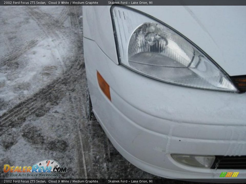 2002 Ford Focus ZTS Sedan Cloud 9 White / Medium Graphite Photo #13