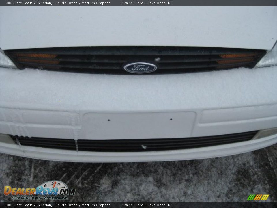 2002 Ford Focus ZTS Sedan Cloud 9 White / Medium Graphite Photo #14