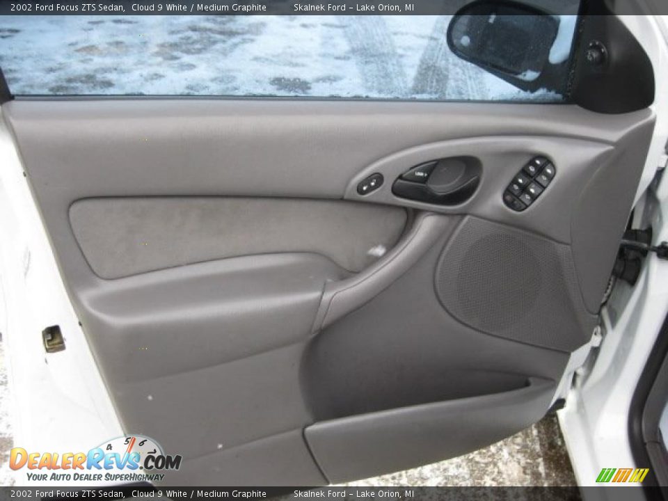 Door Panel of 2002 Ford Focus ZTS Sedan Photo #19