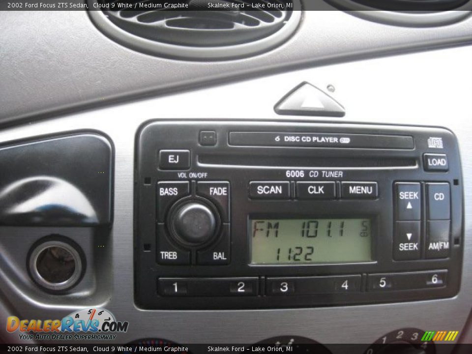 Controls of 2002 Ford Focus ZTS Sedan Photo #25