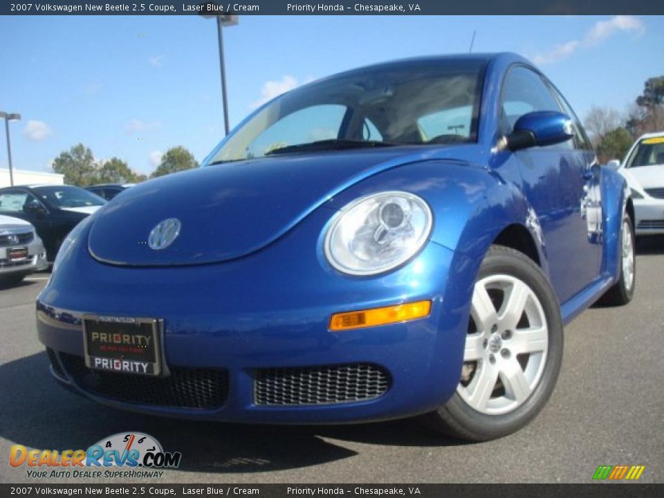 Front 3/4 View of 2007 Volkswagen New Beetle 2.5 Coupe Photo #1