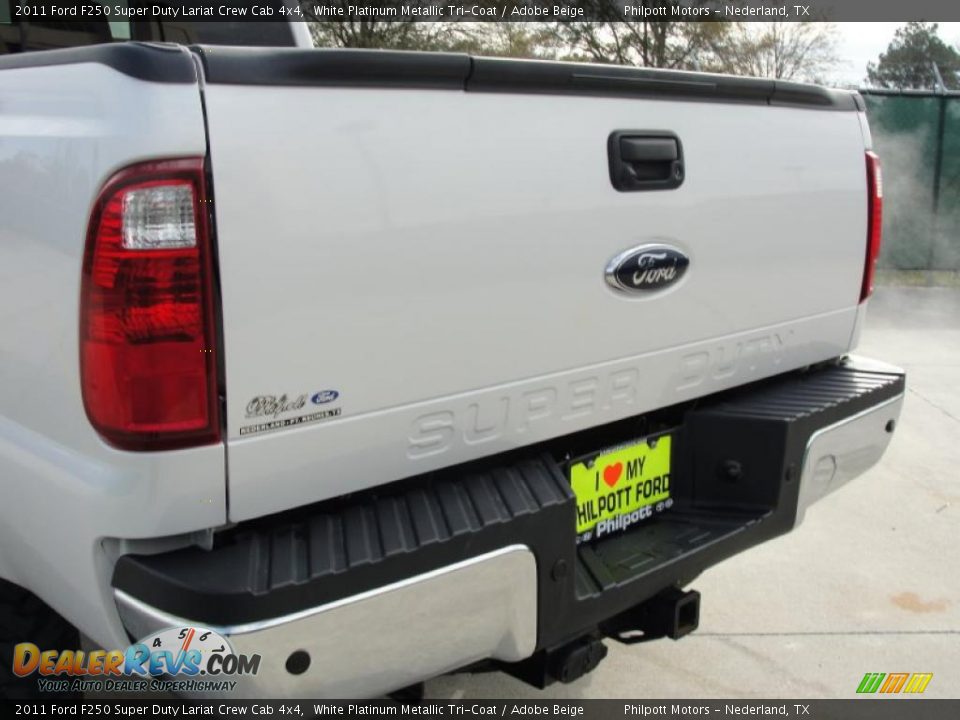 2011 Ford F250 Super Duty Lariat Crew Cab 4x4 White Platinum Metallic Tri-Coat / Adobe Beige Photo #22