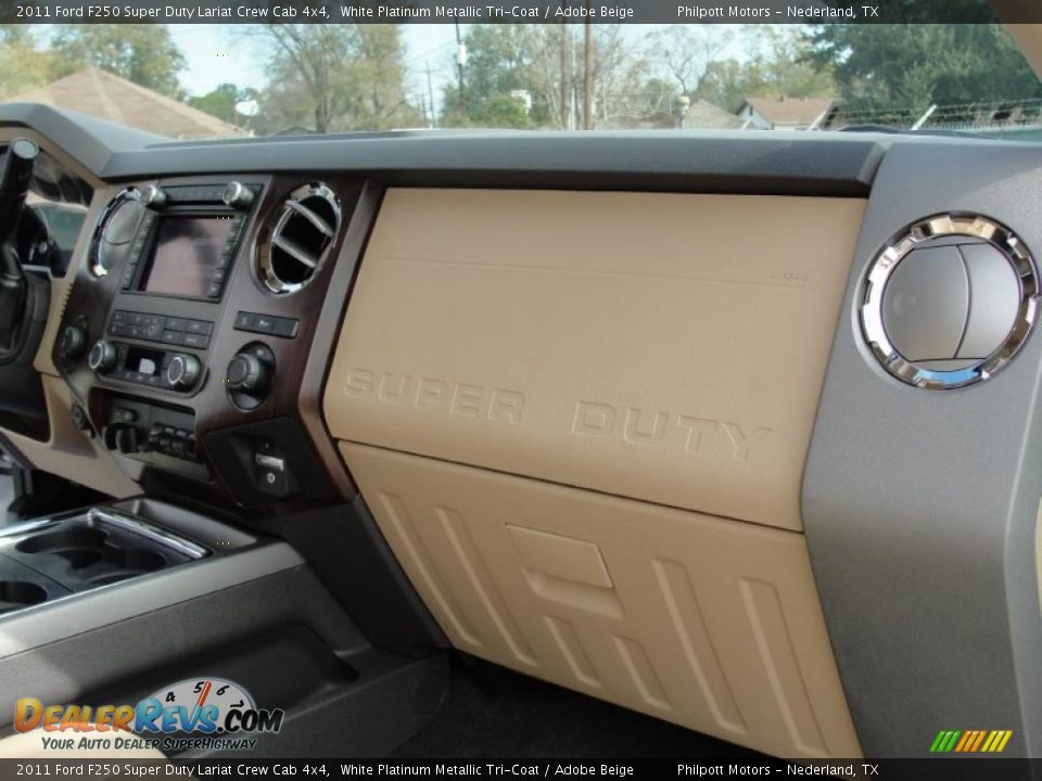 Dashboard of 2011 Ford F250 Super Duty Lariat Crew Cab 4x4 Photo #28