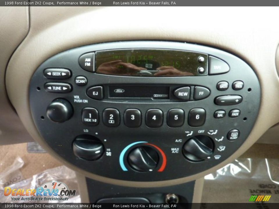 Controls of 1998 Ford Escort ZX2 Coupe Photo #22