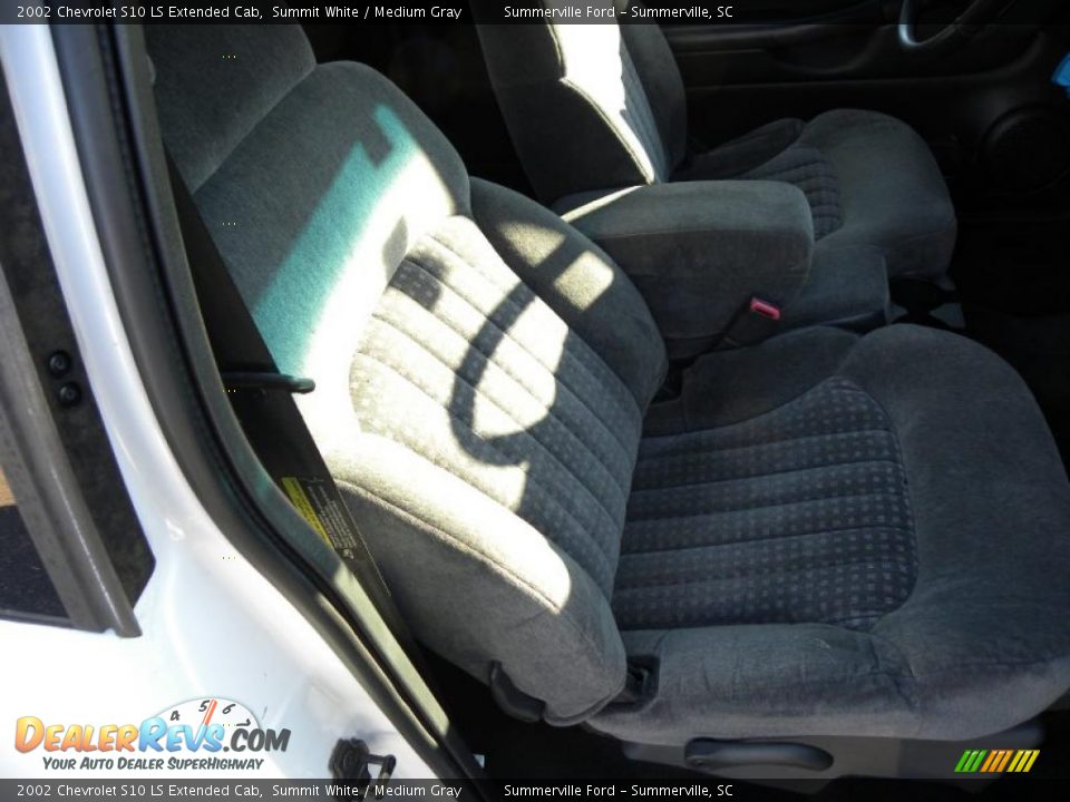 2002 Chevrolet S10 LS Extended Cab Summit White / Medium Gray Photo #8