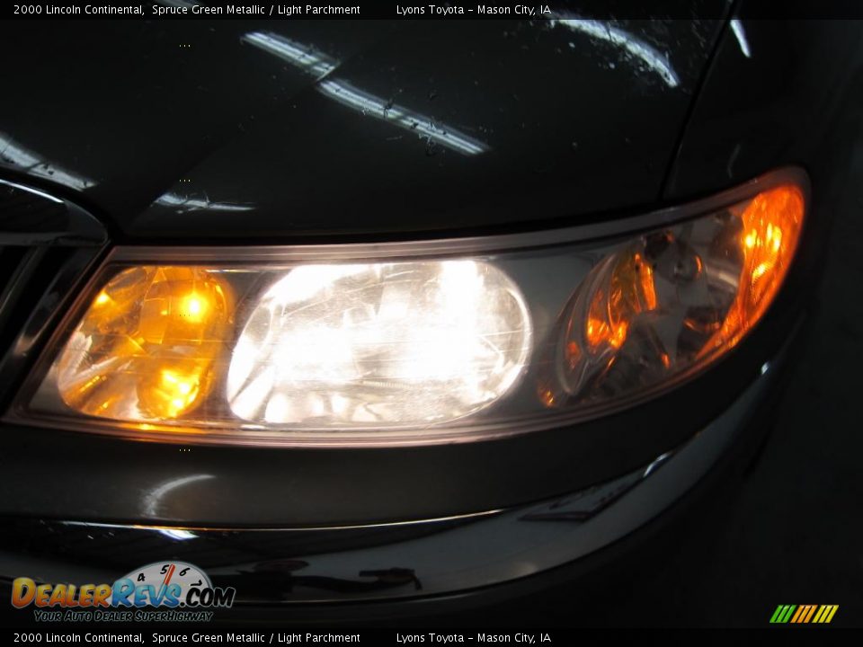 2000 Lincoln Continental Spruce Green Metallic / Light Parchment Photo #5