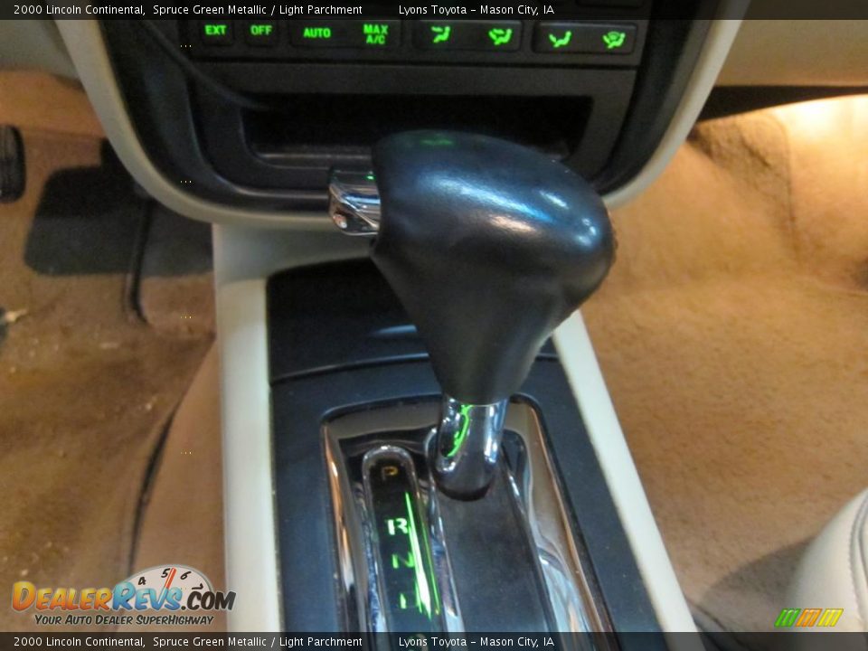 2000 Lincoln Continental Spruce Green Metallic / Light Parchment Photo #20