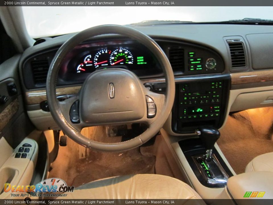 Dashboard of 2000 Lincoln Continental  Photo #26