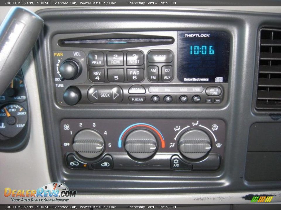 Controls of 2000 GMC Sierra 1500 SLT Extended Cab Photo #22