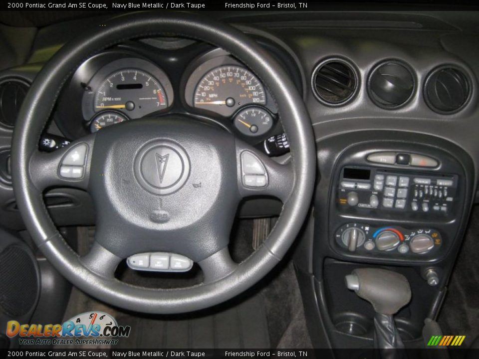 Dashboard of 2000 Pontiac Grand Am SE Coupe Photo #21