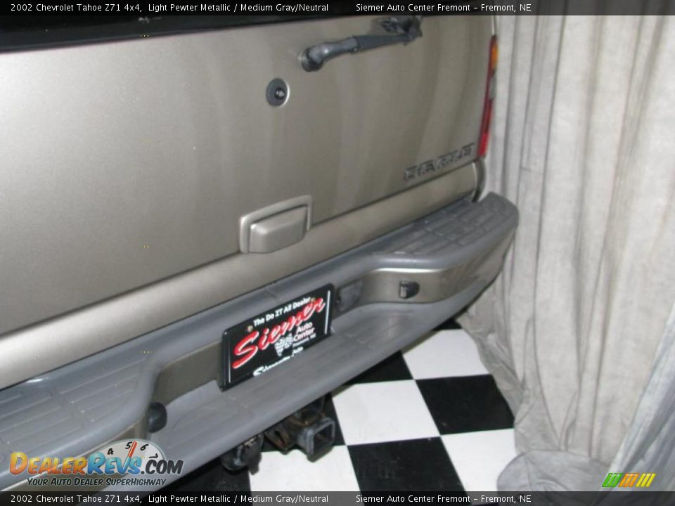 2002 Chevrolet Tahoe Z71 4x4 Light Pewter Metallic / Medium Gray/Neutral Photo #2