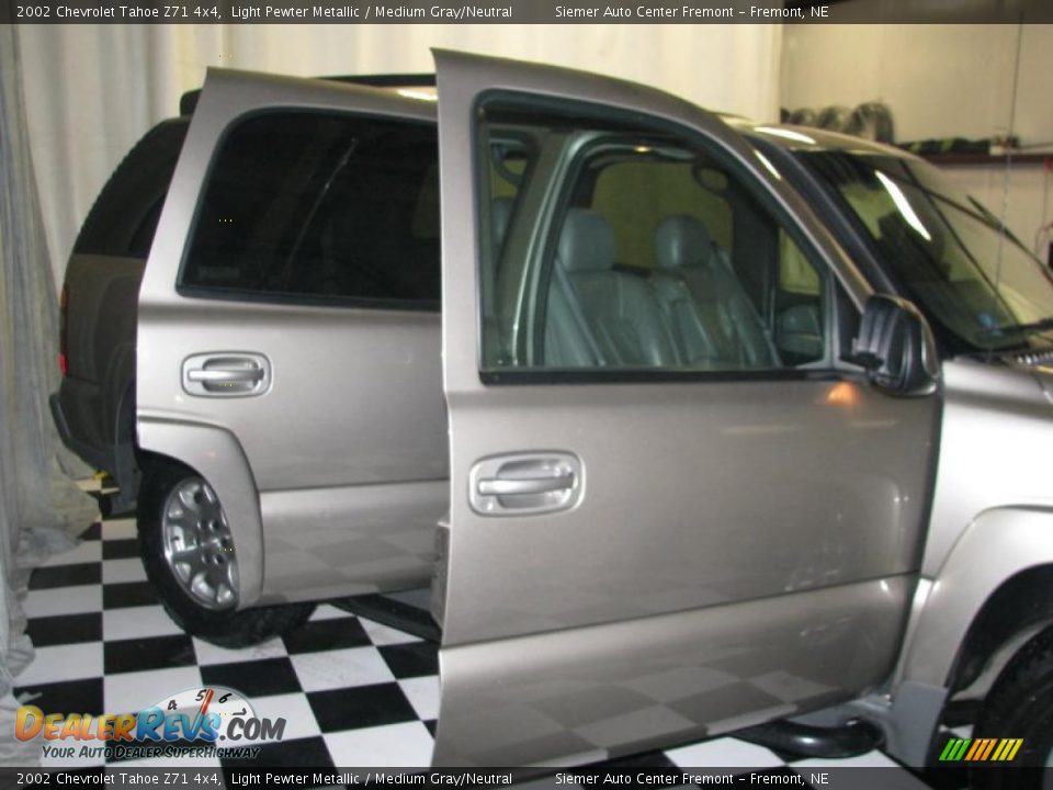 2002 Chevrolet Tahoe Z71 4x4 Light Pewter Metallic / Medium Gray/Neutral Photo #17
