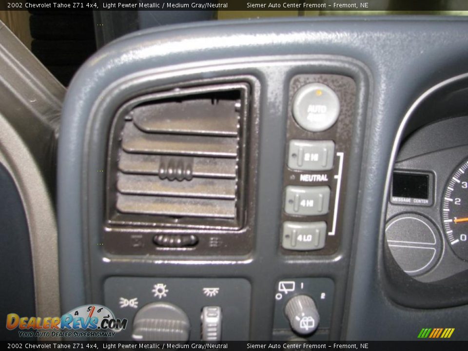 2002 Chevrolet Tahoe Z71 4x4 Light Pewter Metallic / Medium Gray/Neutral Photo #28