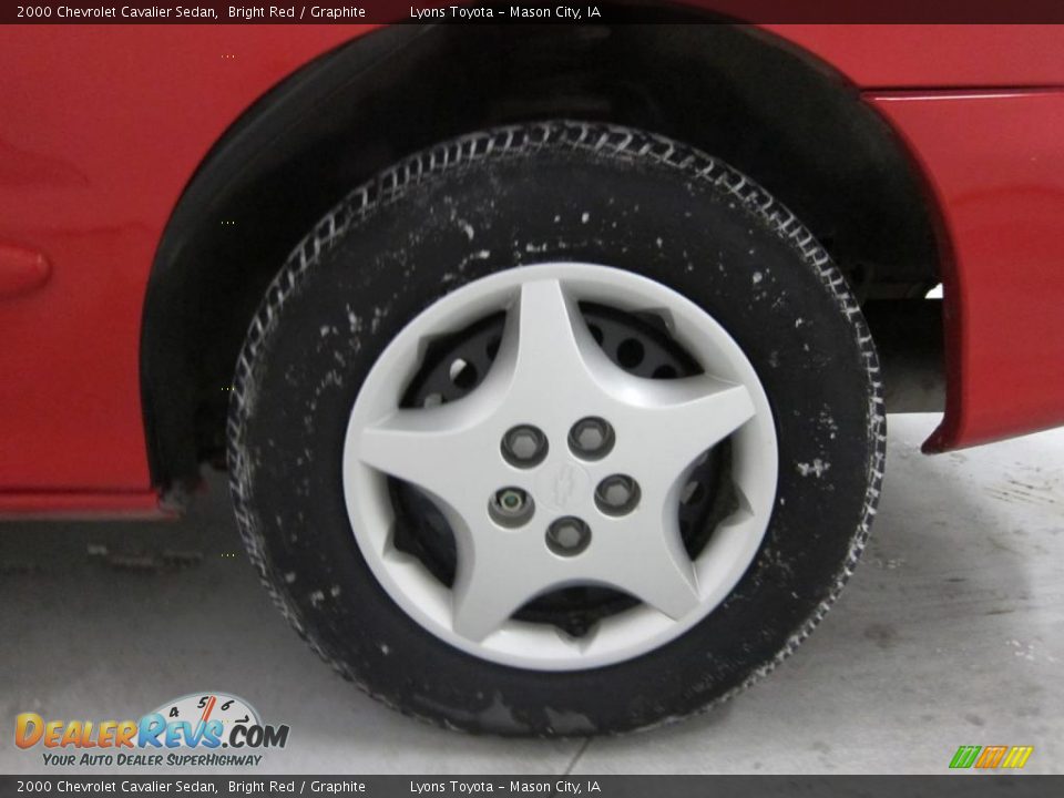 2000 Chevrolet Cavalier Sedan Bright Red / Graphite Photo #2