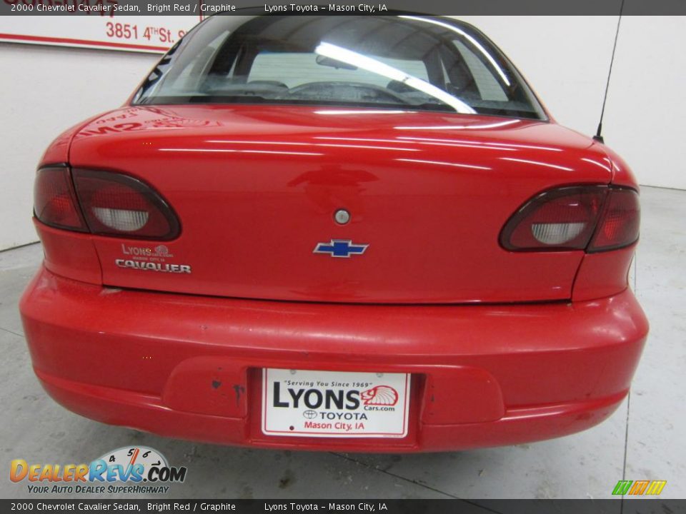 2000 Chevrolet Cavalier Sedan Bright Red / Graphite Photo #4