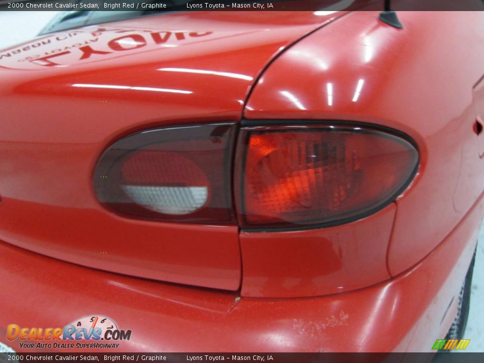 2000 Chevrolet Cavalier Sedan Bright Red / Graphite Photo #5
