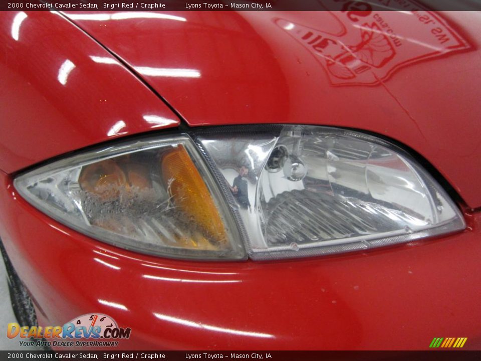 2000 Chevrolet Cavalier Sedan Bright Red / Graphite Photo #6