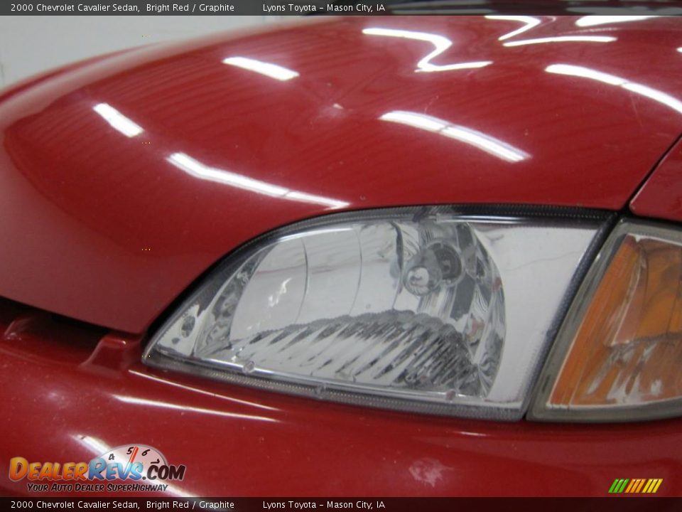 2000 Chevrolet Cavalier Sedan Bright Red / Graphite Photo #7