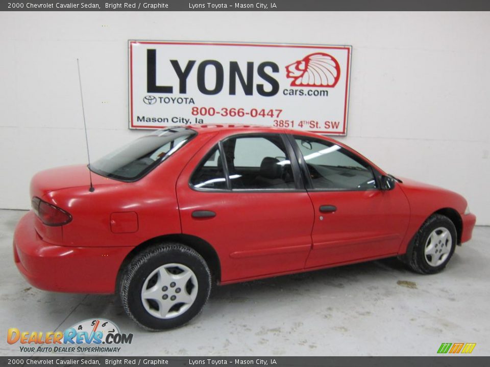 2000 Chevrolet Cavalier Sedan Bright Red / Graphite Photo #8