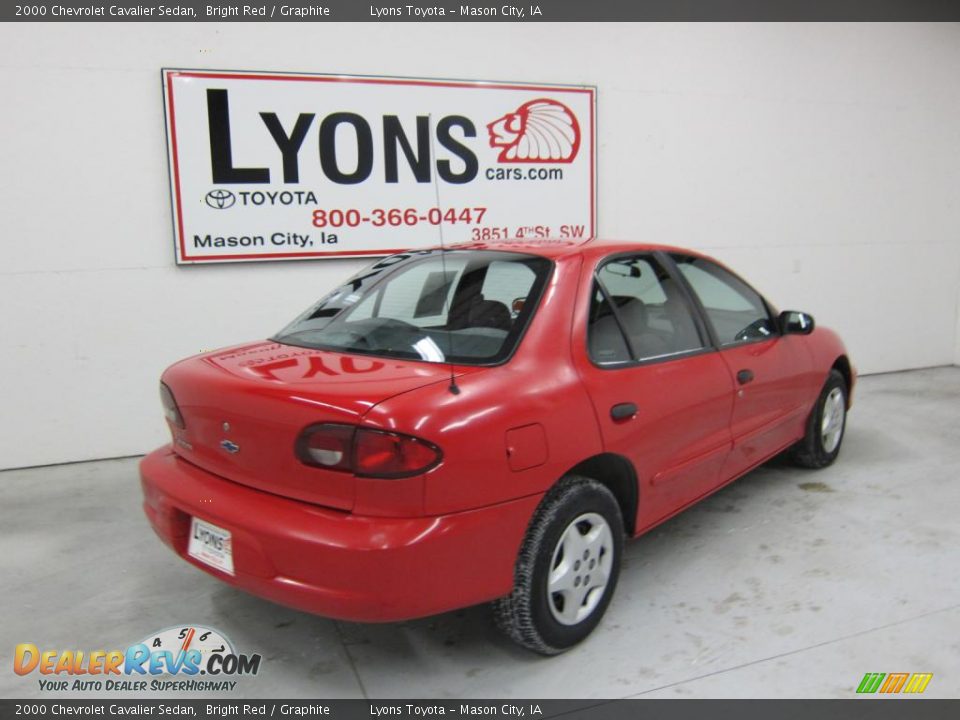 2000 Chevrolet Cavalier Sedan Bright Red / Graphite Photo #9