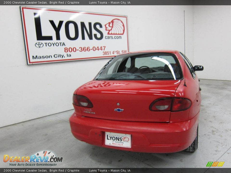 2000 Chevrolet Cavalier Sedan Bright Red / Graphite Photo #10