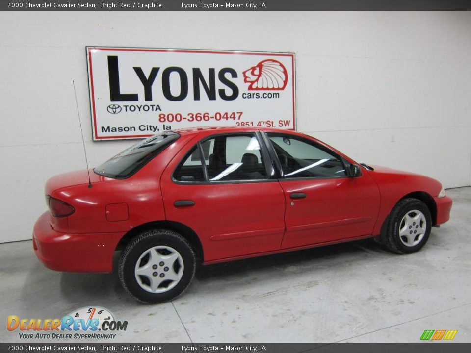2000 Chevrolet Cavalier Sedan Bright Red / Graphite Photo #15
