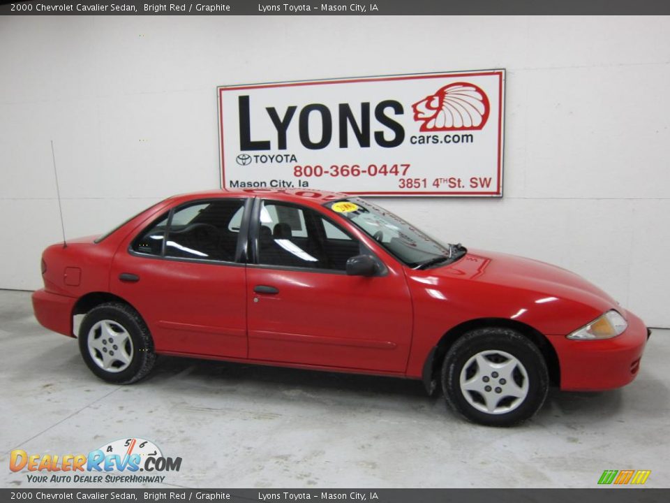 2000 Chevrolet Cavalier Sedan Bright Red / Graphite Photo #17