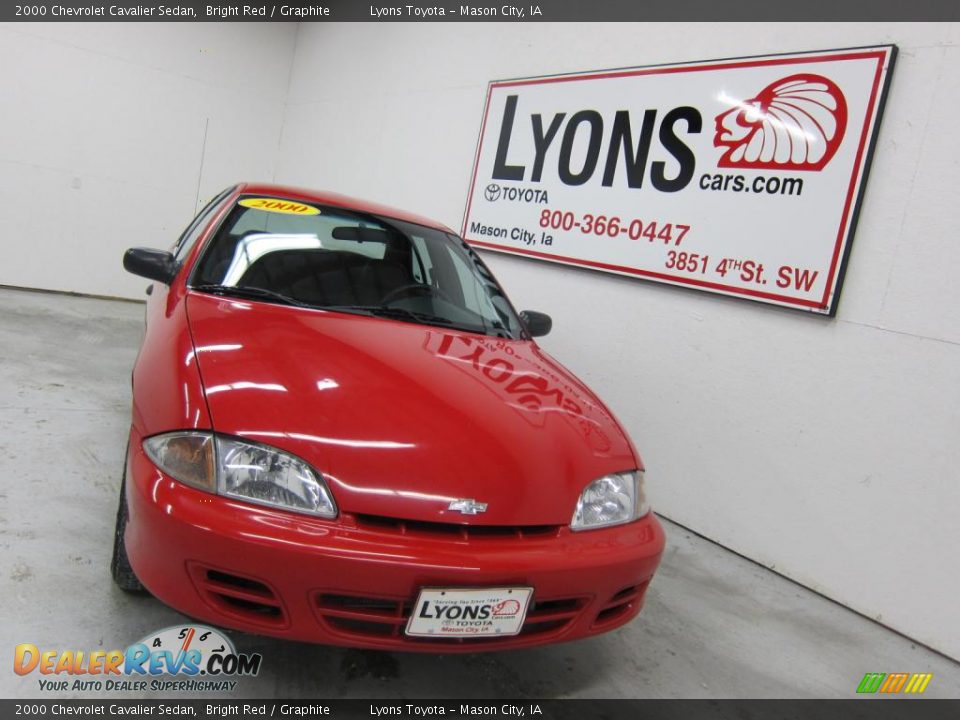 2000 Chevrolet Cavalier Sedan Bright Red / Graphite Photo #18