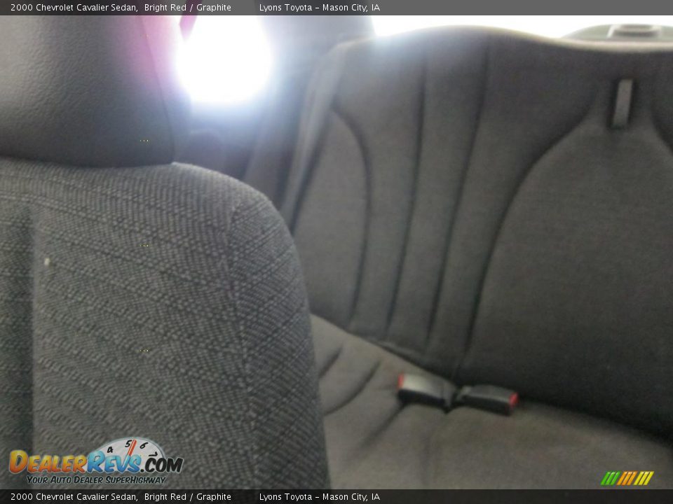 2000 Chevrolet Cavalier Sedan Bright Red / Graphite Photo #23