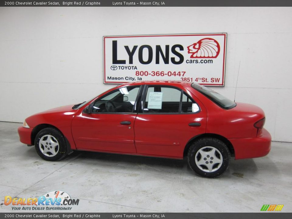 2000 Chevrolet Cavalier Sedan Bright Red / Graphite Photo #27