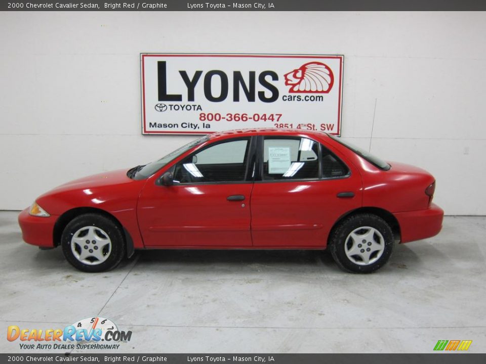 2000 Chevrolet Cavalier Sedan Bright Red / Graphite Photo #28