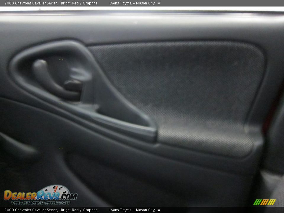 2000 Chevrolet Cavalier Sedan Bright Red / Graphite Photo #30