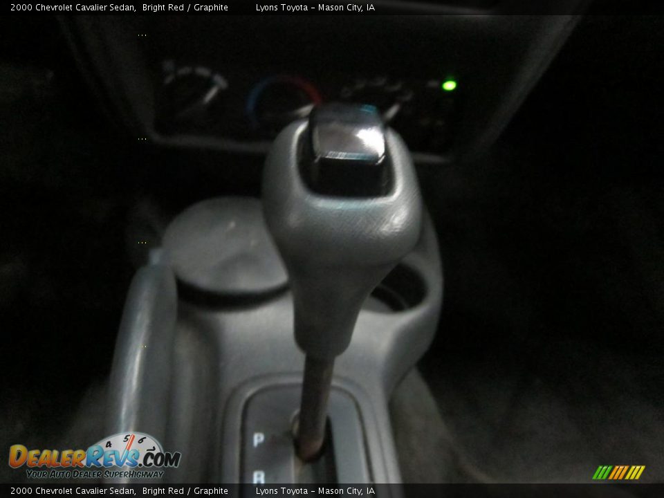 2000 Chevrolet Cavalier Sedan Bright Red / Graphite Photo #31